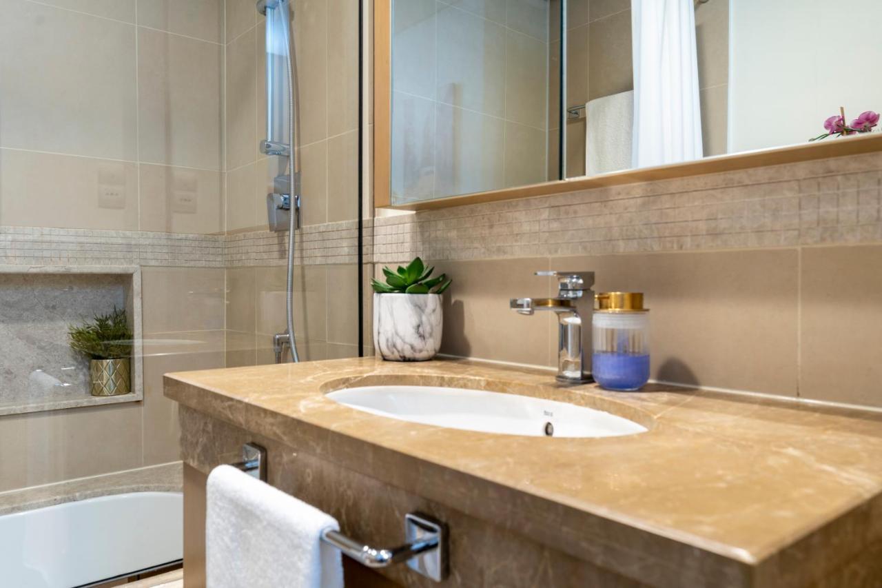 Prestige Living 1Br With Full Burj Khalifa View By Auberge Dubái Exterior foto